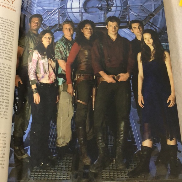 Rare: SERENITY The Official Visual Companion 1st Edition 2005 Titan Books - Picture 8 of 14